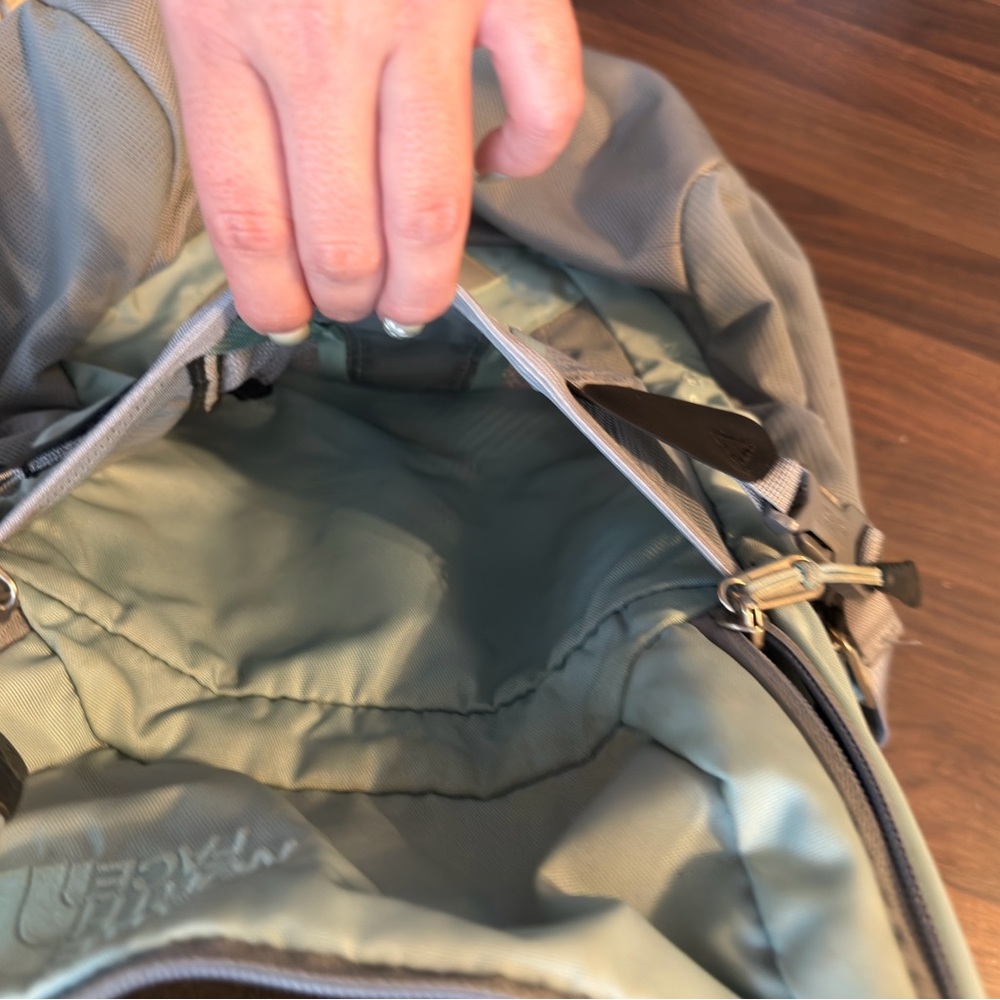 The North Face Women's Blue and Gray Backpack - Picture 7 of 7